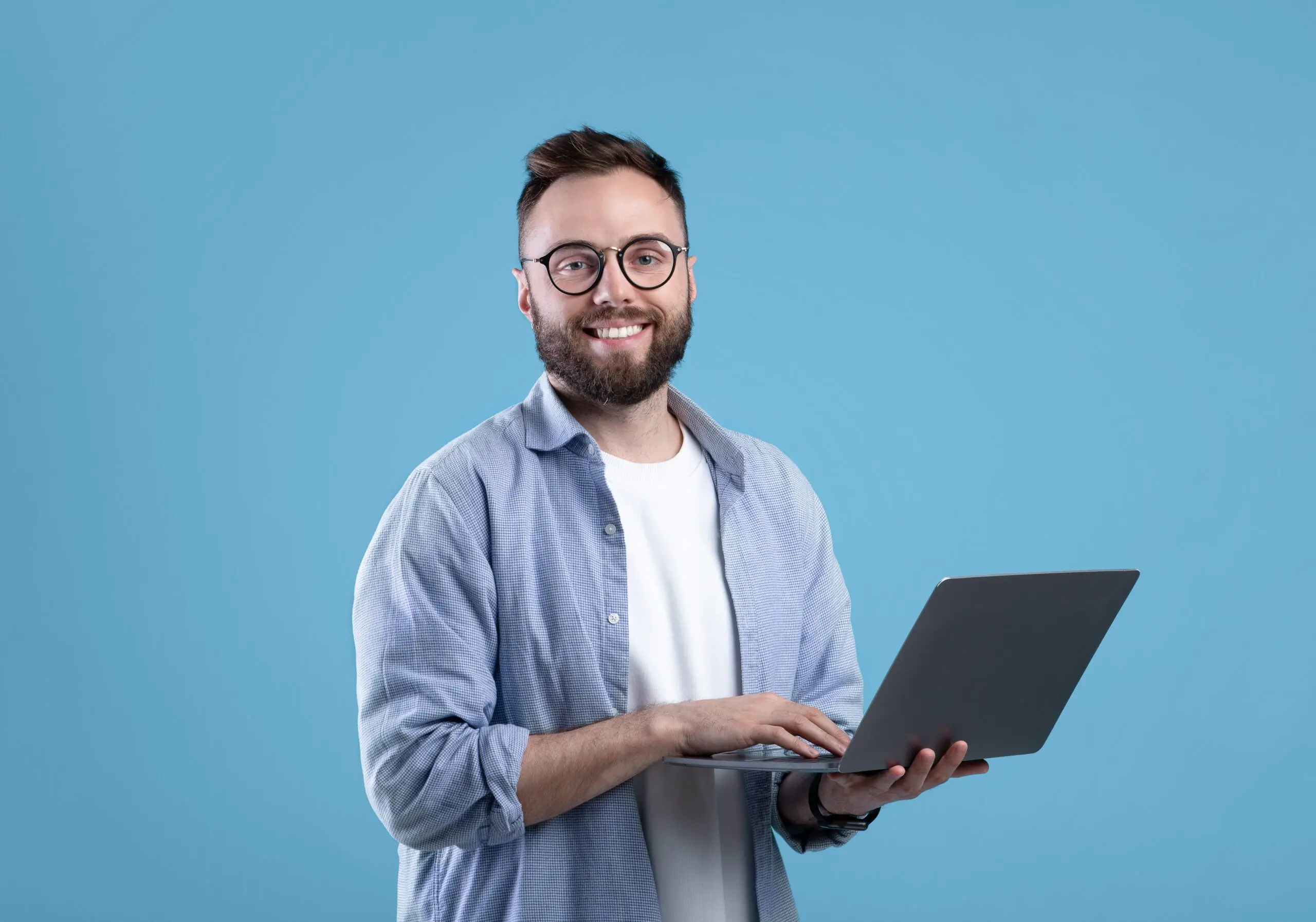 Guy-glasses-blue